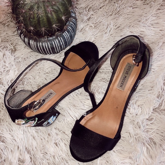 Steve Madden Shoes - STEVE MADDEN barely worn black heels size 9